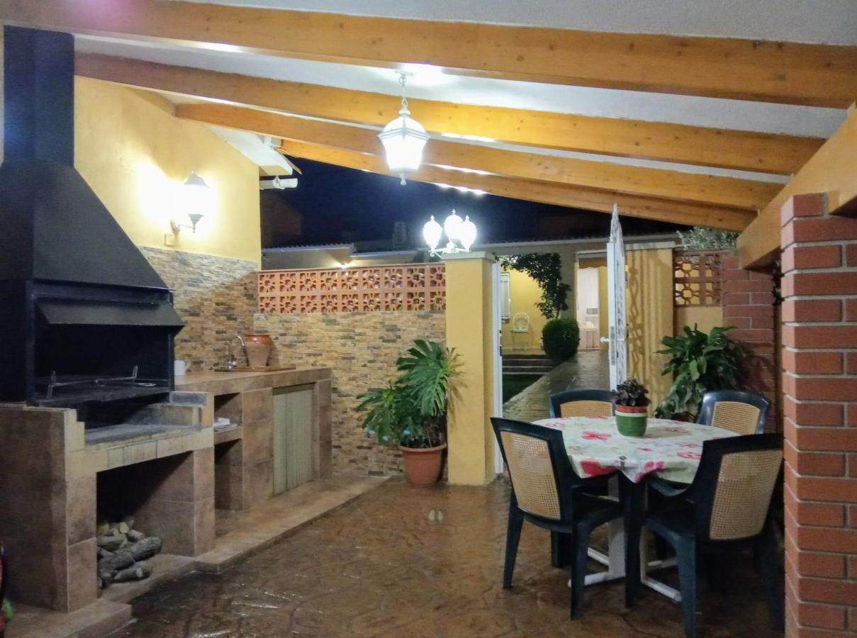 Chalet privado con piscina y barbacoa Tarragona Exterior foto